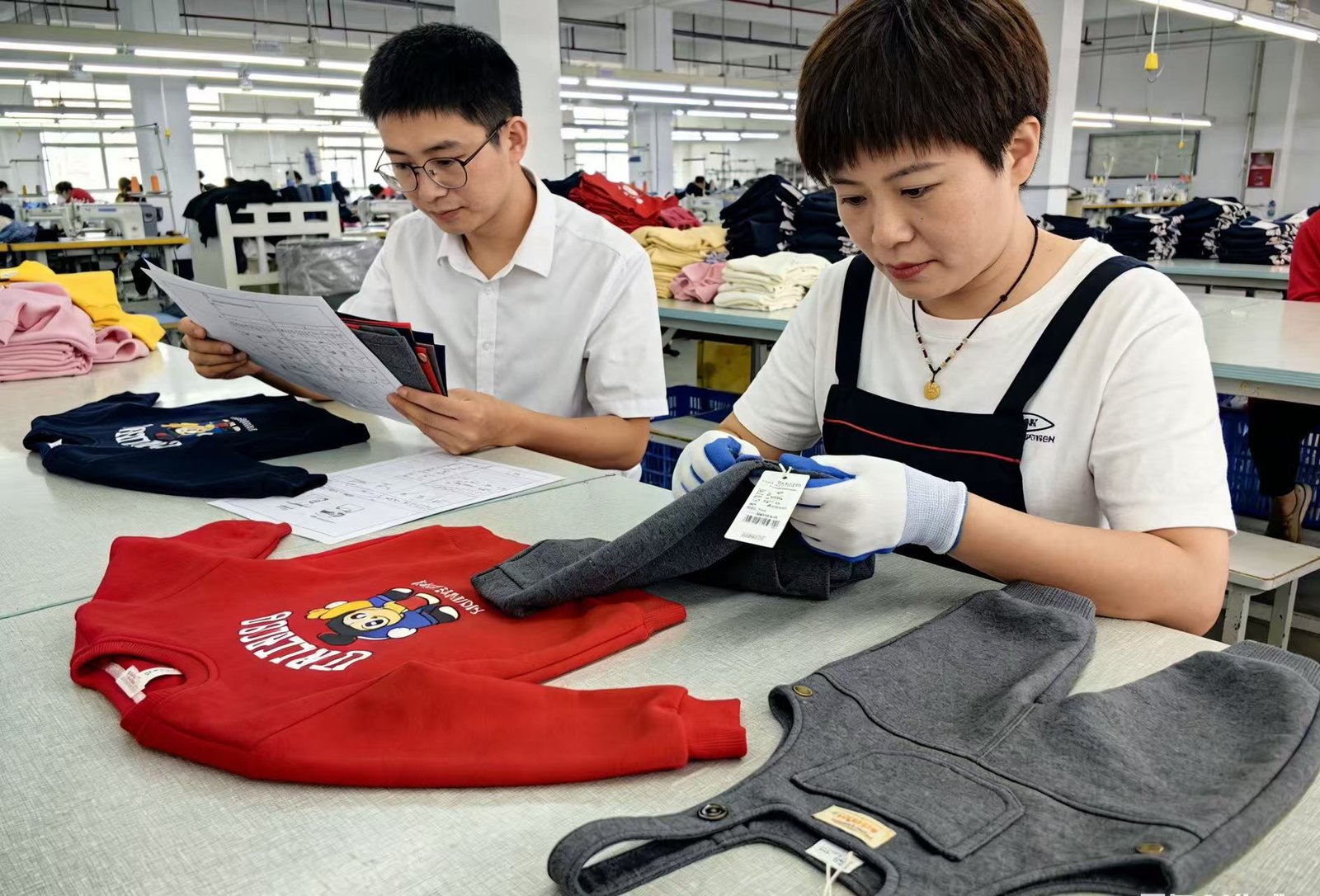 Small batch customization for children's clothing manufacturing